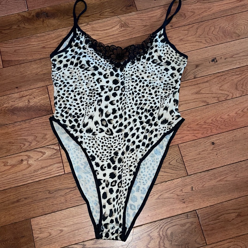 NWOT FREDERICKS OF HOLLYWOOD CAMISOLE BODYSUIT
